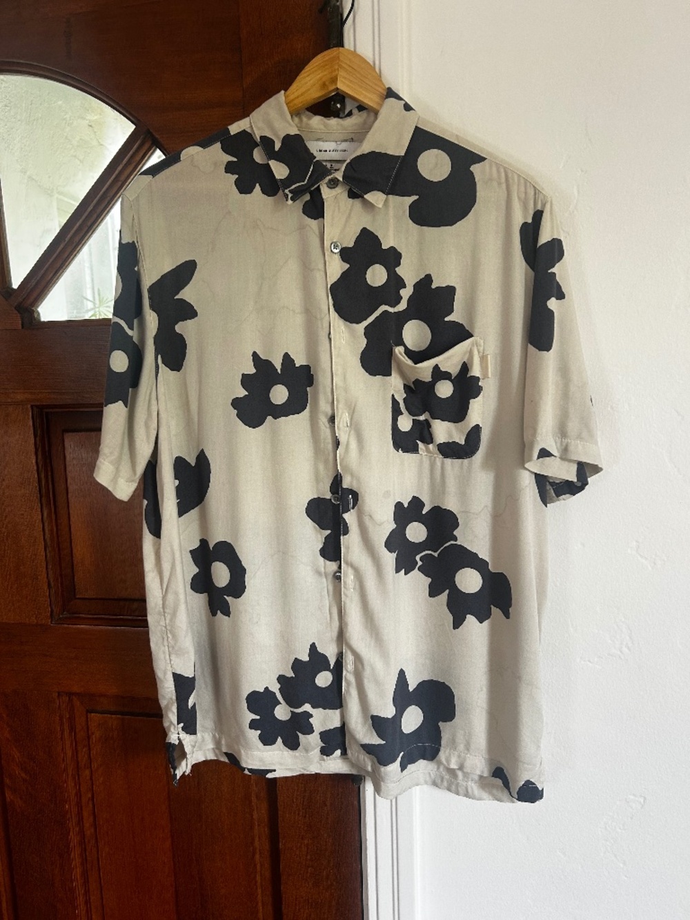 blur floral button up - urban outfitters collared shirt men’s size small